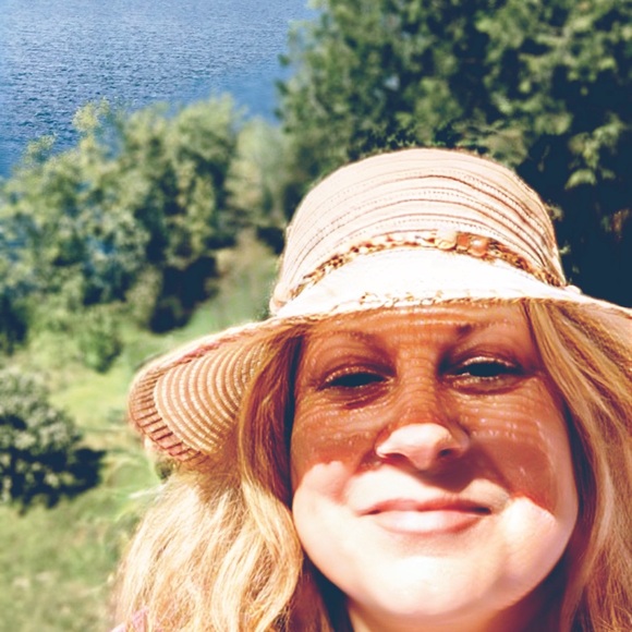 Meet your Posher, Cindy - Picture 1 of 1